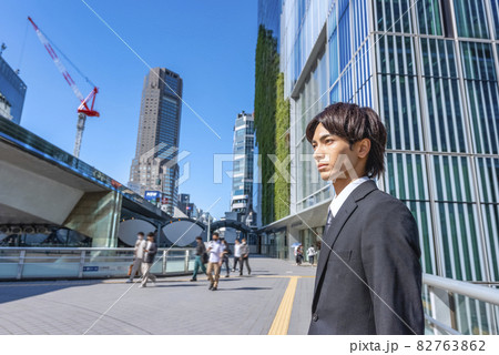爽やかな若いビジネスマン 爽やかな若いビジネスマン 82763862