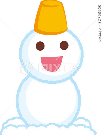 黄色帽子の二段重ねの雪だるま 82763950
