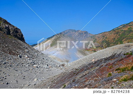 地獄谷 立山黒部アルペンルート 室堂 火山ガス 地獄谷 立山黒部アルペンルート 室堂 火山ガス 82764238