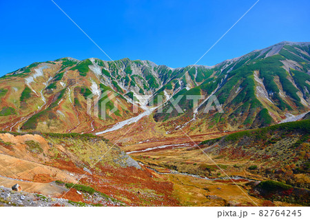立山連峰　紅葉　別山　山並み 82764245