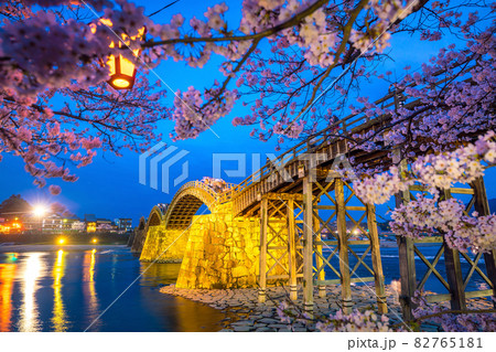 Cherry blossom Full Bloom at Kintaikyo Bridge 82765181
