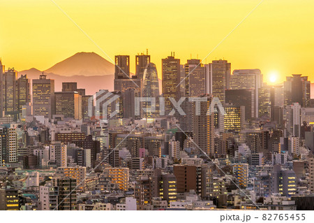 Tokyo skyline and Mountain fuji 82765455