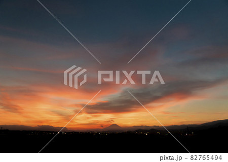 夕焼け空と富士山 82765494