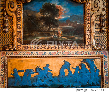 Interior decors of hotel de Lauzun, Paris, France Interior decors of hotel de Lauzun, Paris, France 82766418