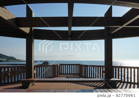 青い日本海に突き出た夕凪の橋(道の駅越後出雲崎天領の里) 青い日本海に突き出た夕凪の橋(道の駅越後出雲崎天領の里) 82770061