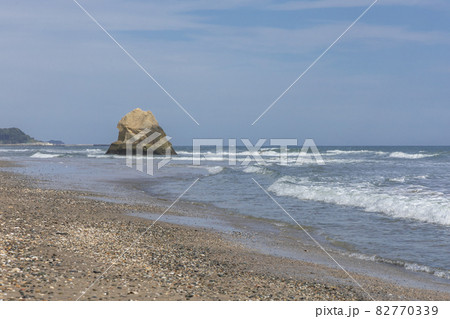 茨城県日立市 国分町の海岸の岩 茨城県日立市 国分町の海岸の岩 82770339