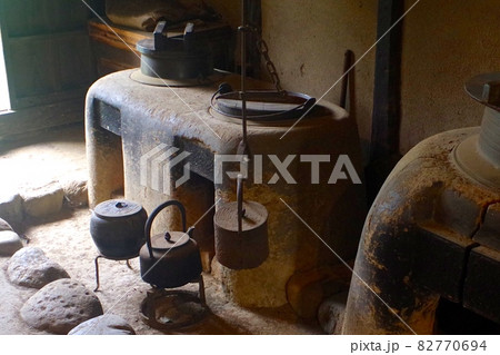 昔の日本の台所 82770694