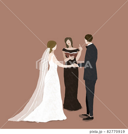 新郎新婦と立会人（女性）、結婚式、結婚、ウエディング、ブライダル、wedding B 82770919