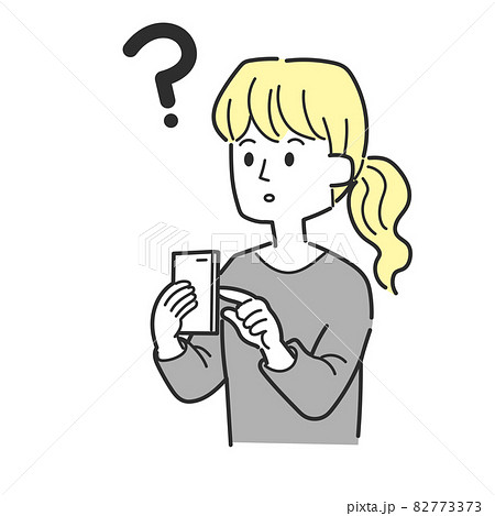 スマホ操作に迷っている女性 スマホ操作に迷っている女性 82773373