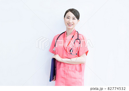 女性医療従事者のポートレート　撮影協力：中央工学校付属日本語学校 82774532