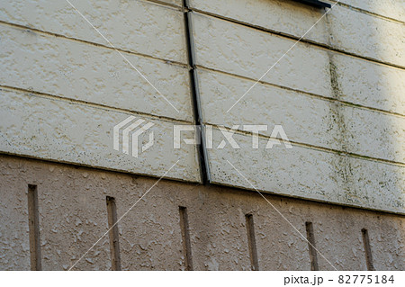 サイディングの反りと剥がれ 82775184