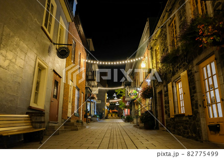 ケベックシティの夜 82775499