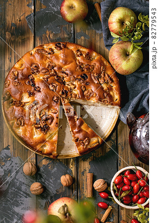 Homemade apple cake with fresh gardening apples Homemade apple cake with fresh gardening apples 82779543