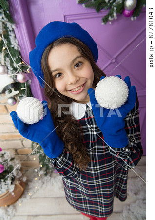 deck the halls. christmas shopping. small french girl. deck the halls. christmas shopping. small french girl. 82781043