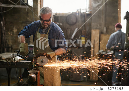 Worker cutting metal with tool Worker cutting metal with tool 82781984