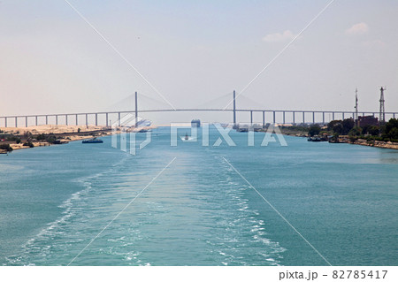 スエズ運河を横断するエジプト―日本友好橋 82785417