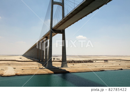 スエズ運河を横断するエジプト―日本友好橋 82785422