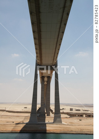スエズ運河を横断するエジプト―日本友好橋 82785423