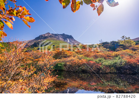 (栃木県)那須岳 姥ヶ平・ひょうたん池に映る茶臼岳山頂 (栃木県)那須岳 姥ヶ平・ひょうたん池に映る茶臼岳山頂 82788420