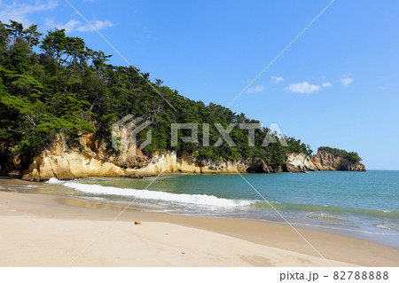 美しい砂浜。奥松島の嵯峨渓遊歩道にある「乙女ヶ浜」。宮城県東松島市宮戸推山。 82788888