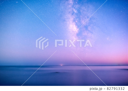 天文薄明直後の海と天の川 天文薄明直後の海と天の川 82791332