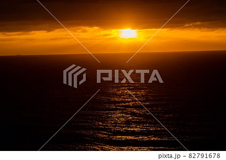 ≪秋田≫日本海に沈む太陽 男鹿半島の夕日≪東北≫ ≪秋田≫日本海に沈む太陽 男鹿半島の夕日≪東北≫ 82791678