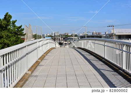 海が見える歩道橋 82800002