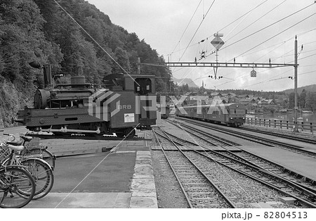 スイス ブリエンツ駅と列車 スイス ブリエンツ駅と列車 82804513