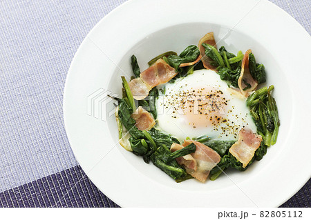ほうれん草とベーコンの卵のせソテー8 82805112