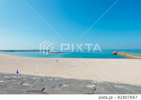 JR下灘駅　青い空と青い海 82807667