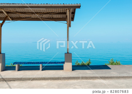 JR下灘駅　青い空と青い海 82807683