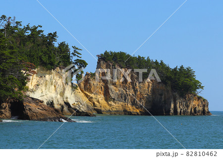 海の岬の風景。奥松島。乙女ヶ浜から見る「萱野崎」。宮城県東松島市宮戸推山。 82810462