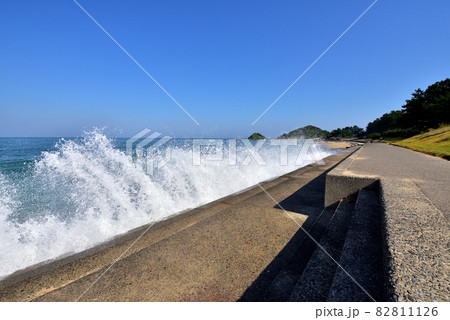 志賀島の西側海岸 下馬ヶ浜海水浴場 休暇村志賀島前海岸 遠望は玄界島 福岡市東区志賀島 志賀島の西側海岸 下馬ヶ浜海水浴場 休暇村志賀島前海岸 遠望は玄界島 福岡市東区志賀島 82811126