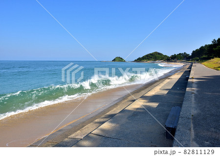 志賀島の西側海岸　下馬ヶ浜海水浴場　休暇村志賀島前海岸　　遠望は玄界島　福岡市東区志賀島　　 82811129