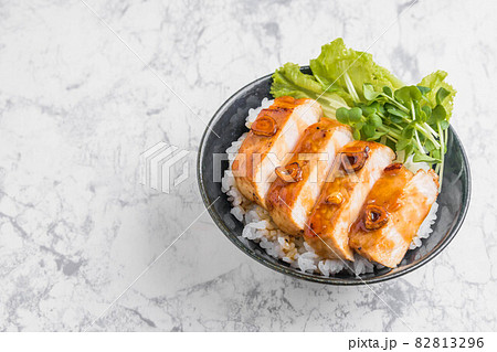 トンテキ丼 トンテキ丼 82813296