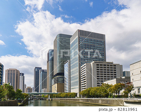 大阪　中之島の都市風景　朝 82813961