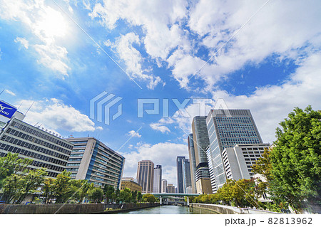 大阪　中之島の都市風景　朝 82813962