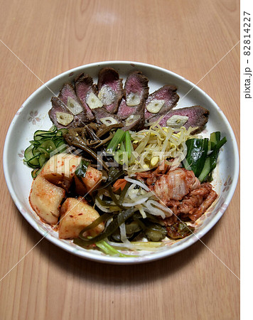 キムチ ナムル 肉料理盛合せ キムチ ナムル 肉料理盛合せ 82814227