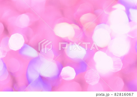 ピンク系キラキラ背景素材 82816067