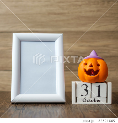 Orange pumpkin, 31 October calendar and frame with copy space for text. Happy Halloween day, Hello October, fall autumn season, Festive, party and holiday concept Orange pumpkin, 31 October calendar and frame with copy space for text. Happy Halloween day, Hello October, fall autumn season, Festive, party and holiday concept 82821665