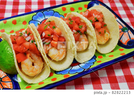 メキシコ料理のタコス Mexican tacos メキシコ料理のタコス Mexican tacos 82822213