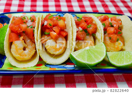 メキシコ料理のタコス　Mexican tacos 82822640