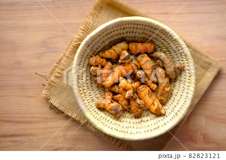 top view of turmeric root in bowl on table , 82823121