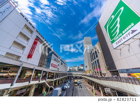 日本の東京都市景観　人気の街・町田。町田駅前を望む 82823711