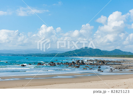 青空と穏やかな黒潮の海 青空と穏やかな黒潮の海 82825123