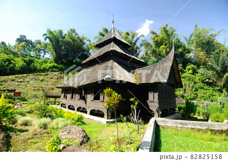 WEST SUMATERA, INDONESIA -JUNE 8, 2014: Tuo Kayu Jao Mosque is located in West Sumatra, Indonesia. Built in 1599 and is the second oldest mosque in Indonesia. 82825158