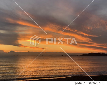 オレンジ色に染まる空 オレンジ色に染まる空 82828490