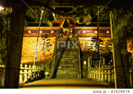 EOSR6.広島県駅裏、鳥居向こうの東照宮。 EOSR6.広島県駅裏、鳥居向こうの東照宮。 82828678