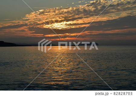 朝焼けの海と空 82828703