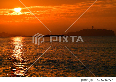 朝焼けの空と海 朝焼けの空と海 82828757